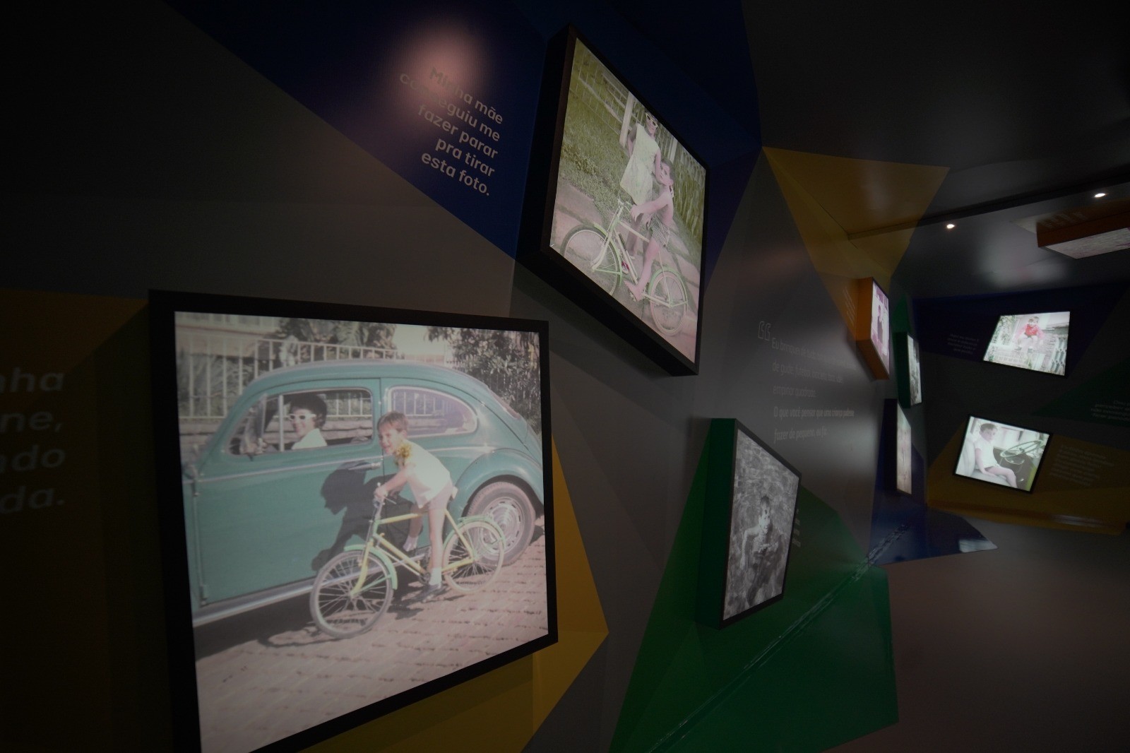 Com ajuda de IA, detalhes da exposição são narrados pelo próprio Ayrton Senna — Foto: Divulgação/YDreams