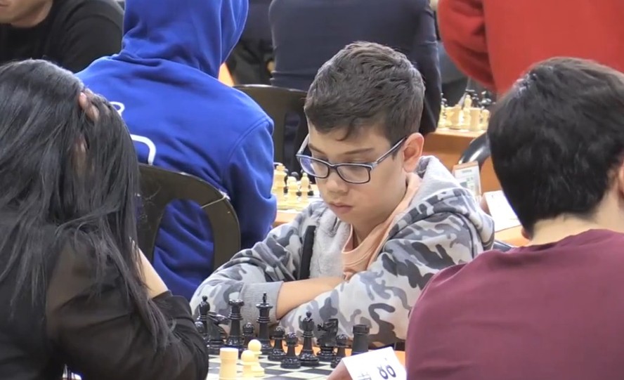 Argentino de 10 anos se torna mestre internacional mais jovem do xadrez