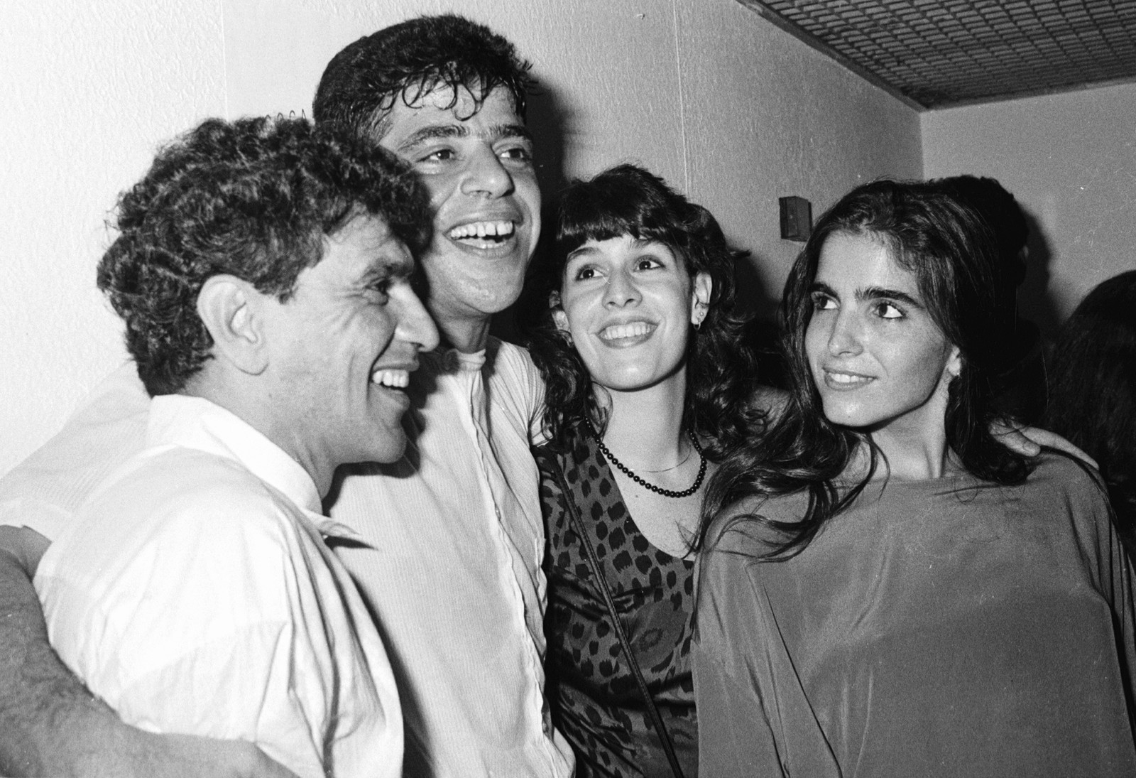 Em 1988, Lulu Santos, após show no Canecão, com Caetano Veloso, Paula Lavgne e Malu Mader  — Foto: Cristina Granato