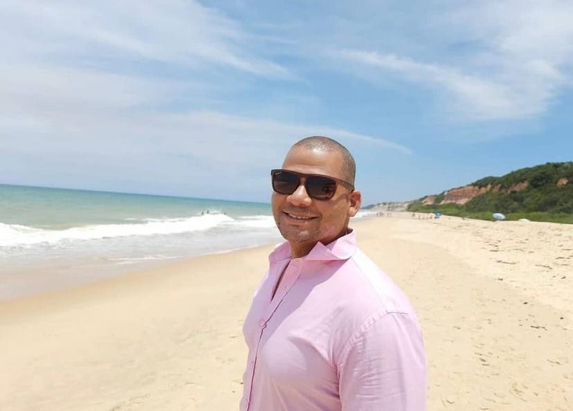 Perito papiloscopista Renato Couto, de 41 anos, foi capturado, em uma viatura da Marinha, após procurar o empresário Lourival Ferreira de Lima — Foto: Arquivo Pessoal