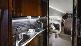 Interior de um Falcon 900, jatinho usado por Taylor Swift — Foto: Divulgação/Dassault