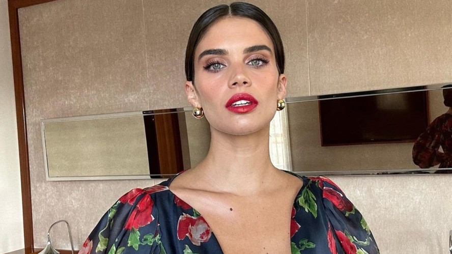 Conheça a modelo Sara Sampaio, antagonista do 'Super-Homem'