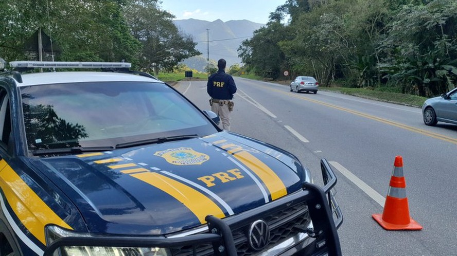 Agentes da Polícia Rodoviária Federal