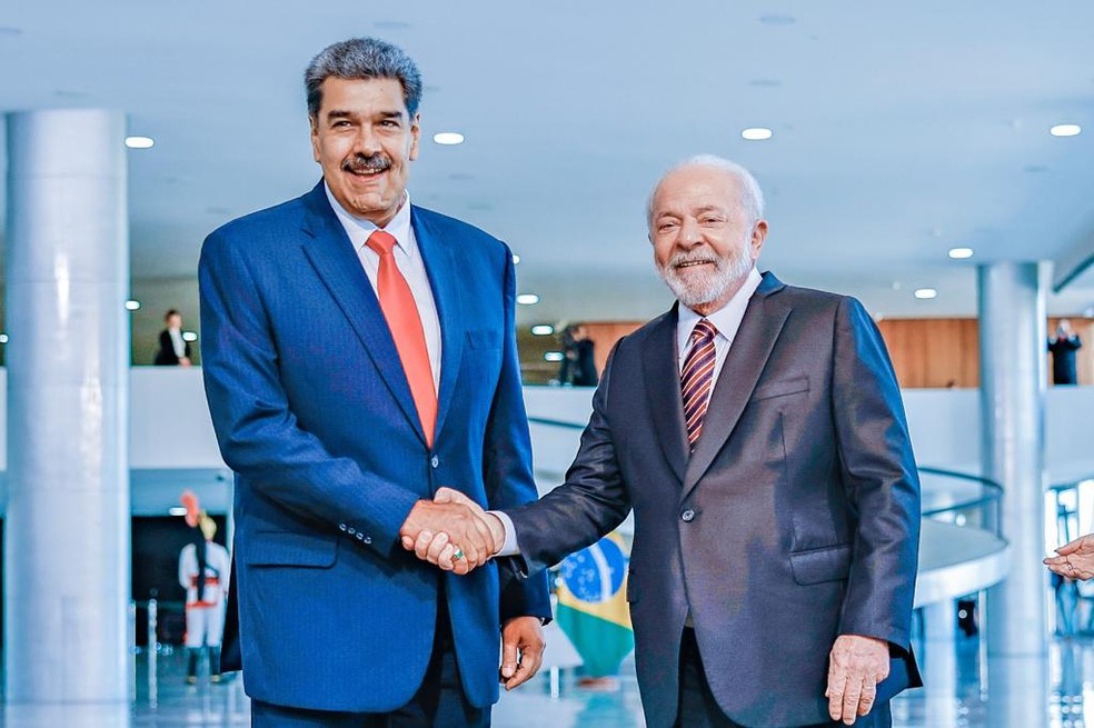 Presidente da Venezuela, Nicolás Maduro, cumprimenta o presidente Luiz Inácio Lula da Silva no Palácio do Planalto — Foto: Ricardo Stuckert/Presidência da República