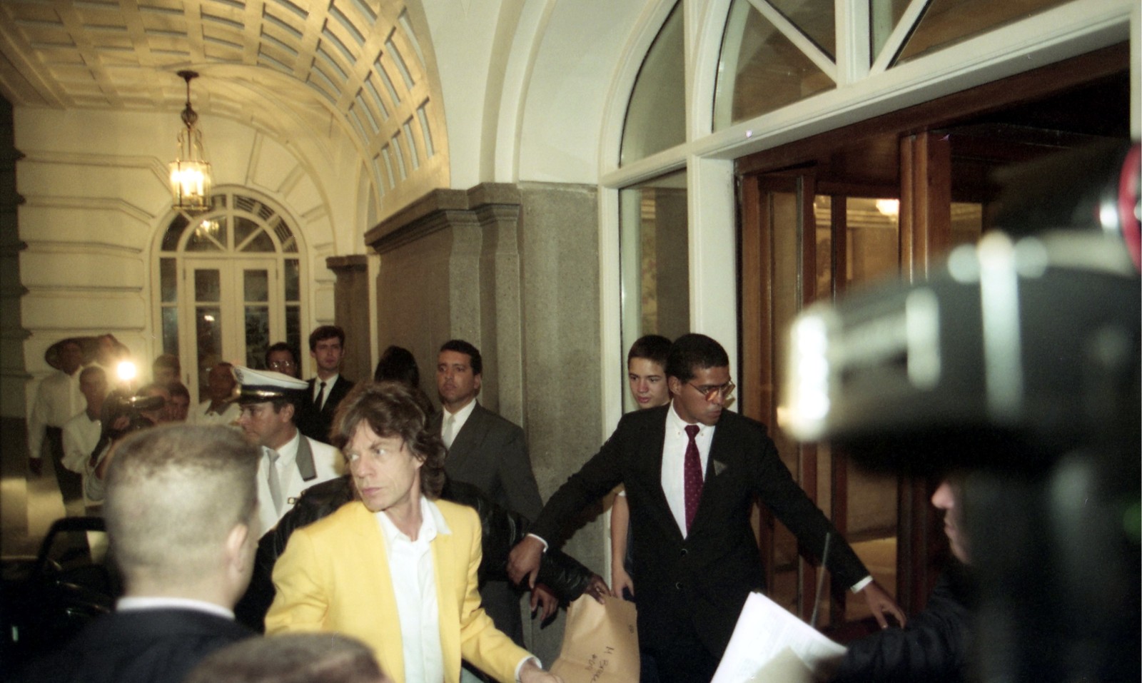 A chegada do Rolling Stone Mick Jagger ao hotel - Foto de William de Moura / Agência O Globo