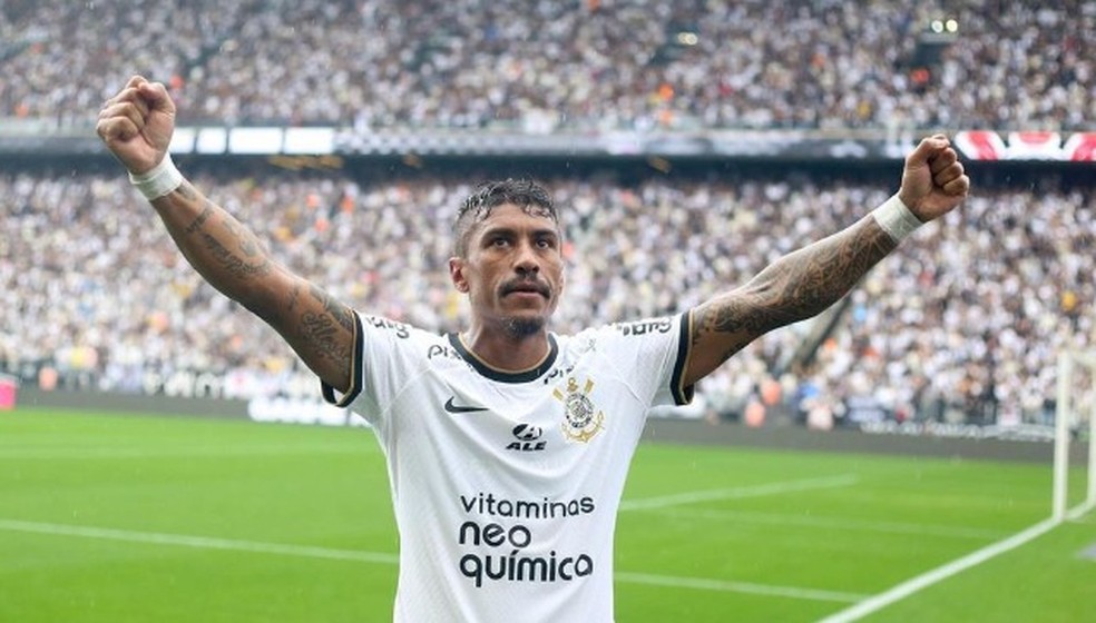 Outro que defendeu o Barcelona, Paulinho está sem clube desde que deixou o Corinthians — Foto: Reprodução