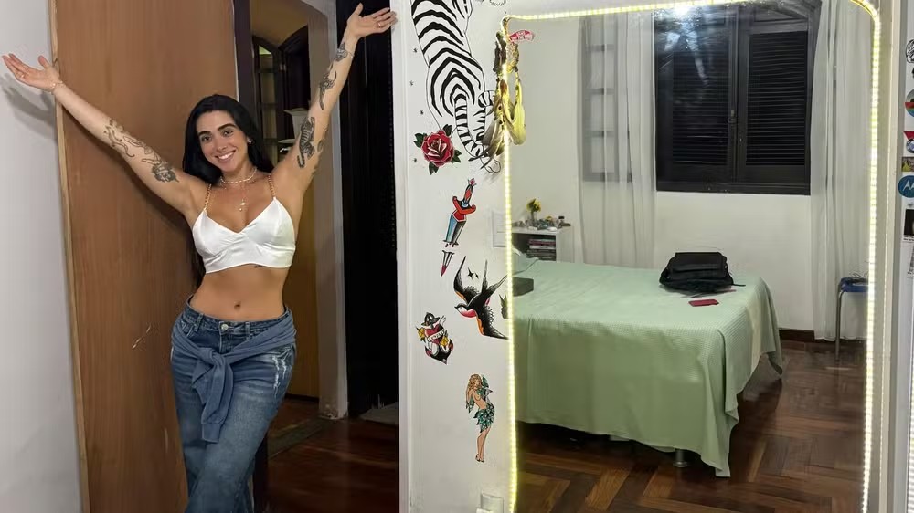 Quarto de Giovanna, do 'BBB' 24. Ela mora em Belo Horizonte e fez os desenhos que enfeitam sua parede
