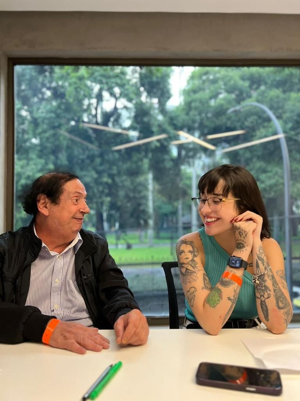 Marcos Oliveira e Martina Oliveira em ensaio para a peça "Entre olhares" — Foto: Divulgação
