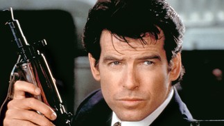 Pierce Brosnan estreou como Bond em "007 contra GoldenEye", em 1995, e fez quatro filmes da franquia — Foto: Divulgação