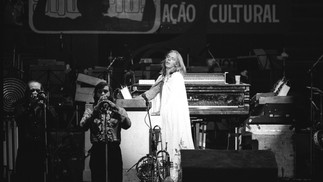 Rick Wakeman: diante de 25 mil pessoas, no Maracanãzinho, o tecladista do Yes dividiu o palco com a OSB em 1975 — Foto: Anibal Philot/2-12-1975 