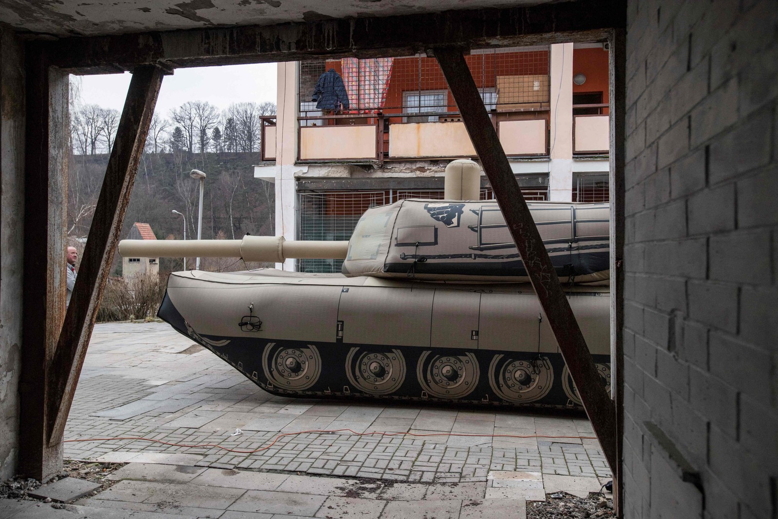 Os gerentes da empresa Inflatech, porém, se recusaram a confirmar a venda de seus produtos para a Ucrânia, alegando sigilo militar — Foto: Michal Cizek / AFP