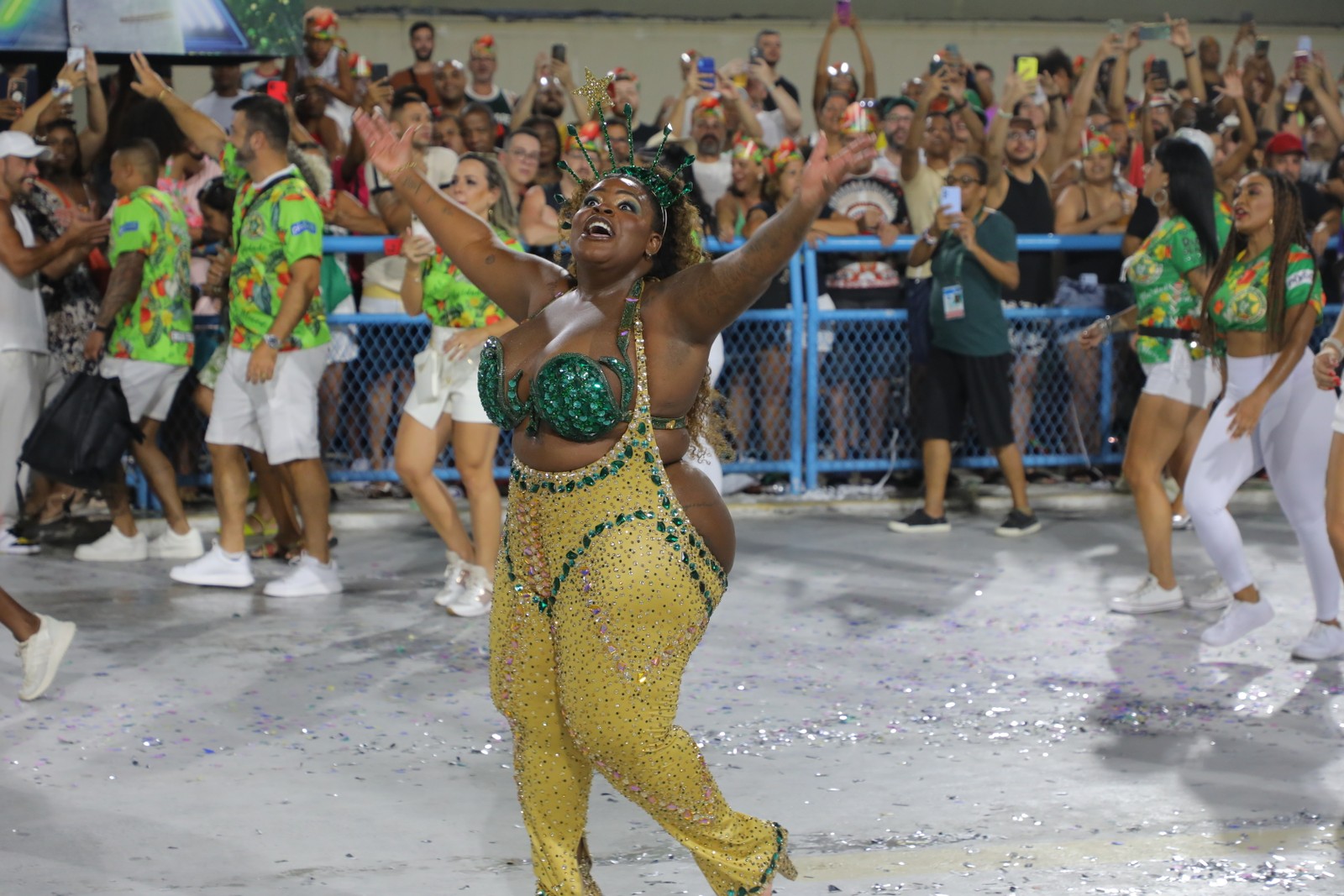 Musa da Mocidade, Jojo Todynho é aclamada pelo público na Sapucaí — Foto: ALEXANDRE MACIEIRA