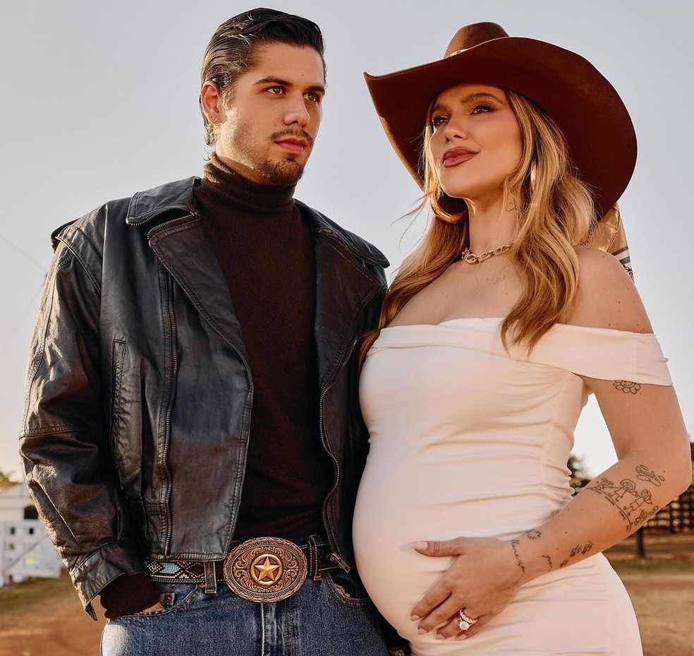 Virginia e Zé Felipe posam em ensaio de fotos — Foto: Reprodução/Instagram