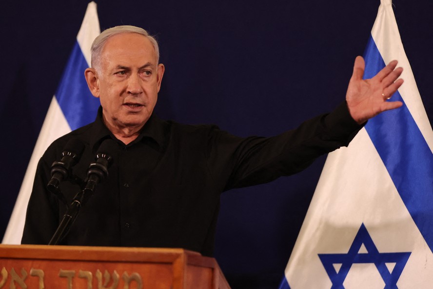 O premier de Israel, Benjamin Netanyahu, dá a primeira entrevista coletiva desde os ataques do Hamas ao país em 7 de outubro