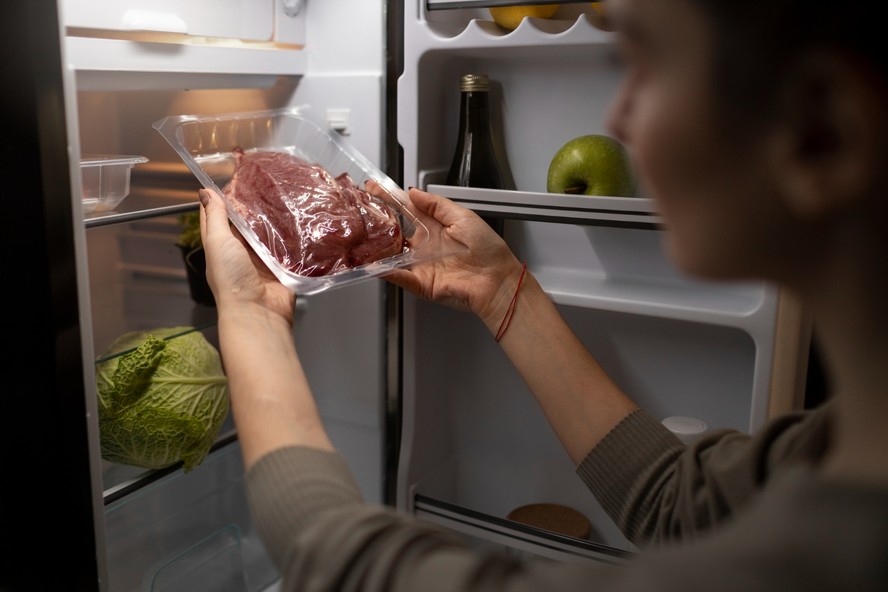 Veja quanto tempo deixar as carnes na sua geladeira
