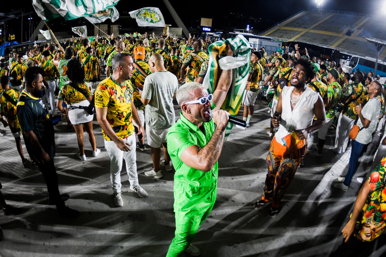 Zé Paulo Sierra, a voz que conduz a Mocidade no carnaval 2024 — Foto: Alexandre Vidal