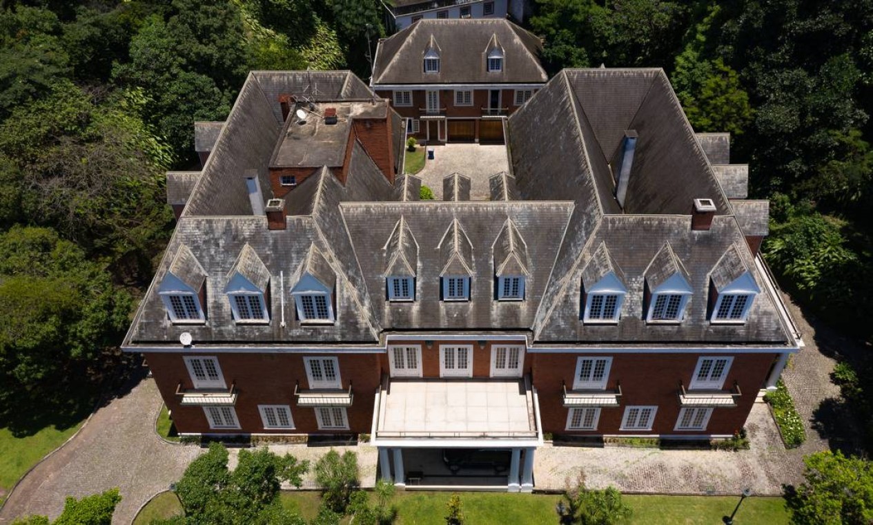 Casa considerada a mais cara do Brasil fica no Jardim Pernambuco, no Leblon, Zona Sul do Rio, e está sendo vendida por R$ 220 milhões — Foto: Pablo Jacob/Agência O Globo