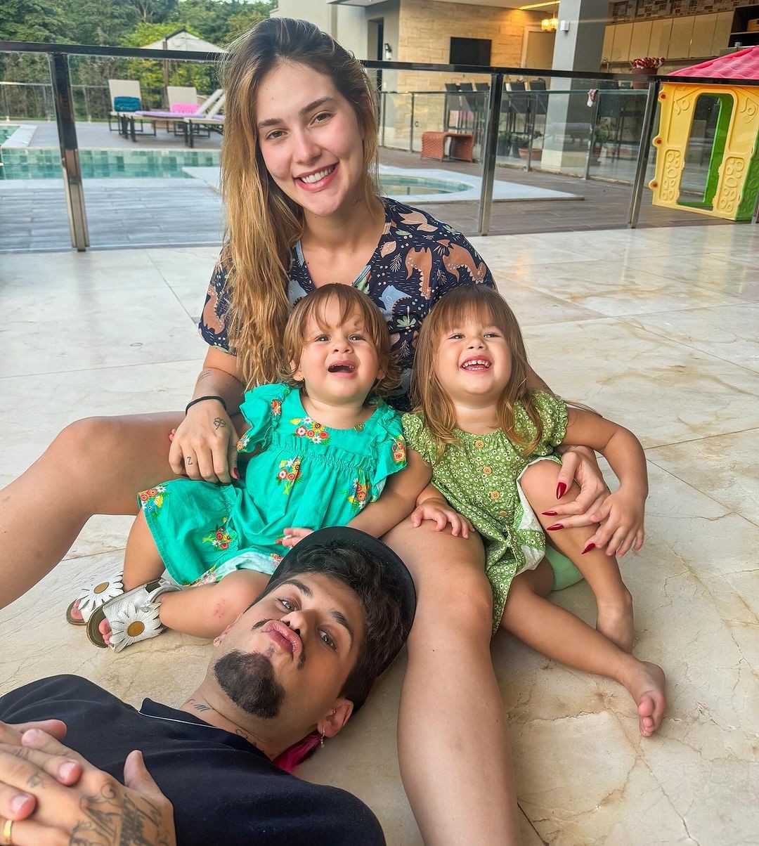 Virgínia Fonseca e Zé Felipe com as filhas Maria Alice e Maria Flor — Foto: Reprodução / Instagram