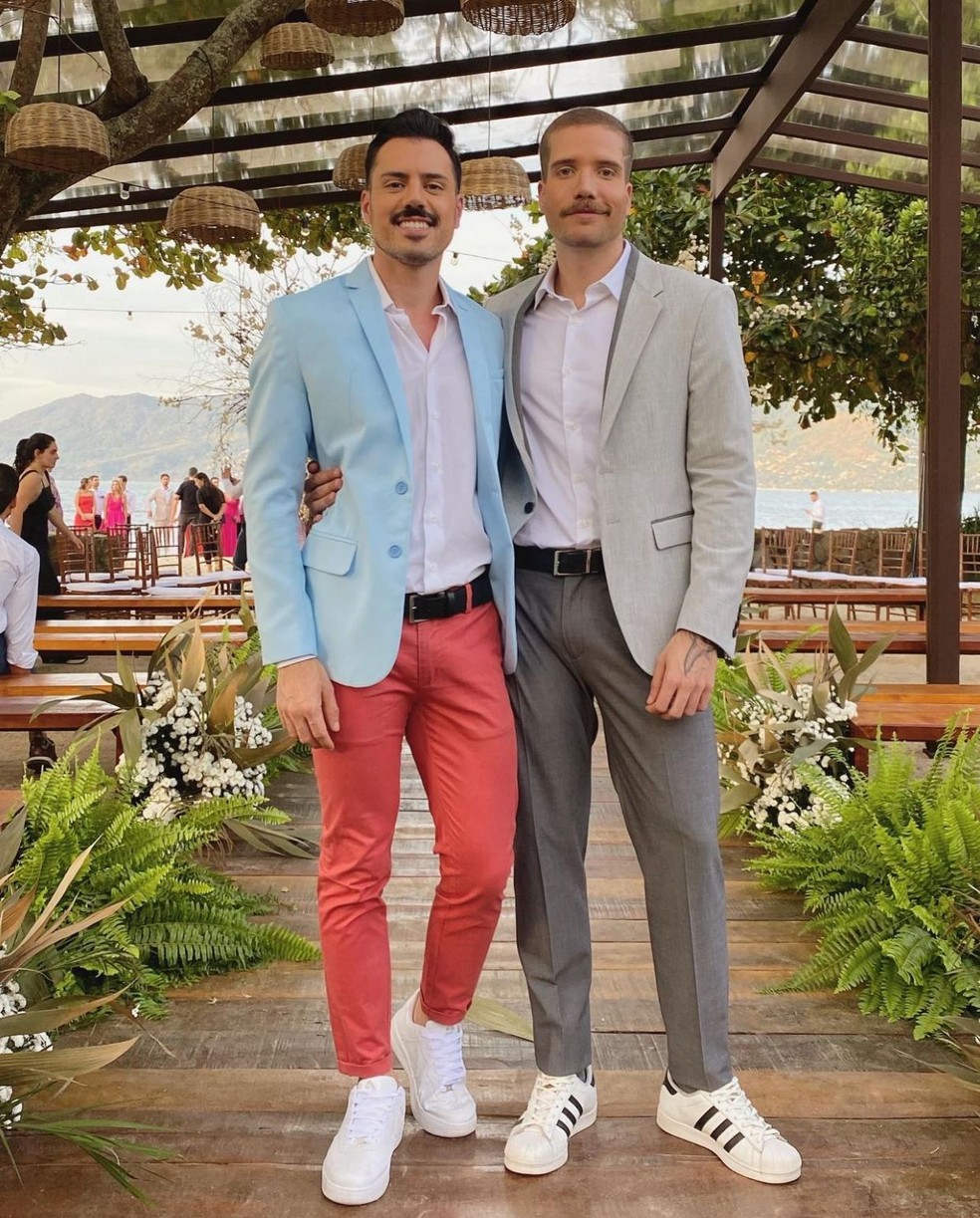 O casal Rafael Gonzaga e Adrian Grasson Filho: vítima de homofobia — Foto: Reprodução