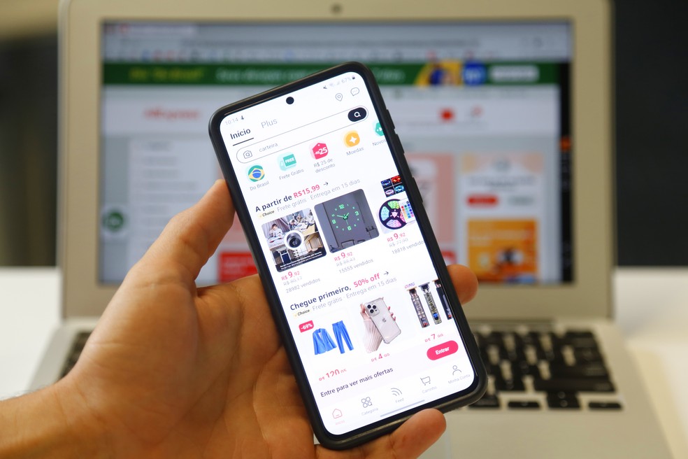 Com taxação, valores das compras em sites como Shein, Shopee e AliExpress podem dobrar — Foto: Fábio Rossi/Agência O Globo — Foto: Fábio Rossi/Agência O Globo