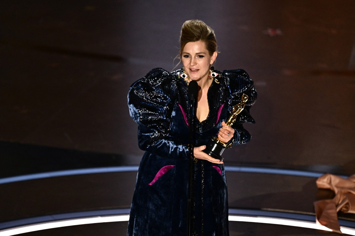 A figurinista Holly Waddington levou o Oscar de melhor figurino por seu trabalho em "Pobres Criaturas" - Foto: AFP 