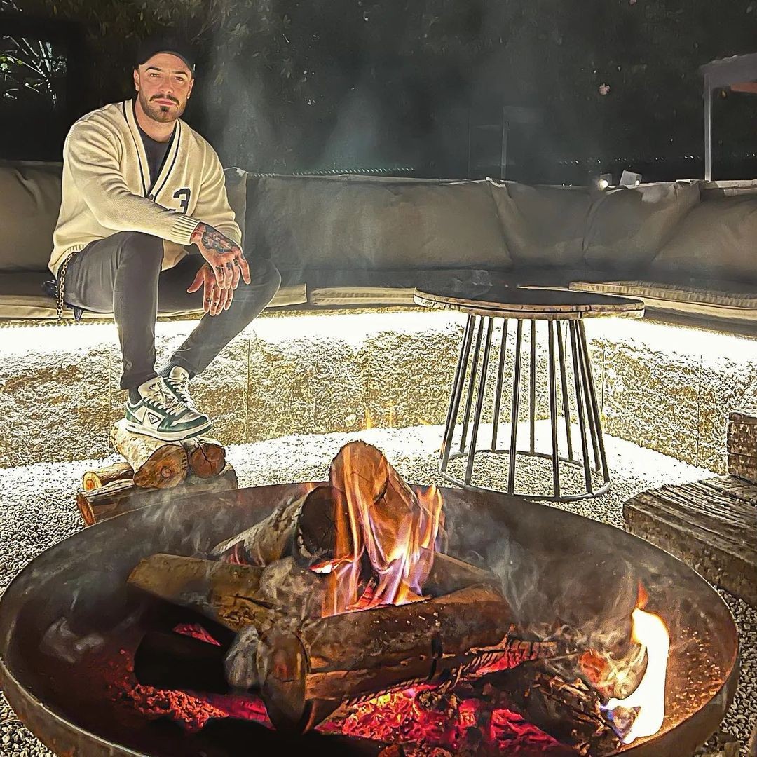 Felipe Titto curtiu o frio de Campos do Jordão no Hotel Ort — Foto: Reprodução Instagram