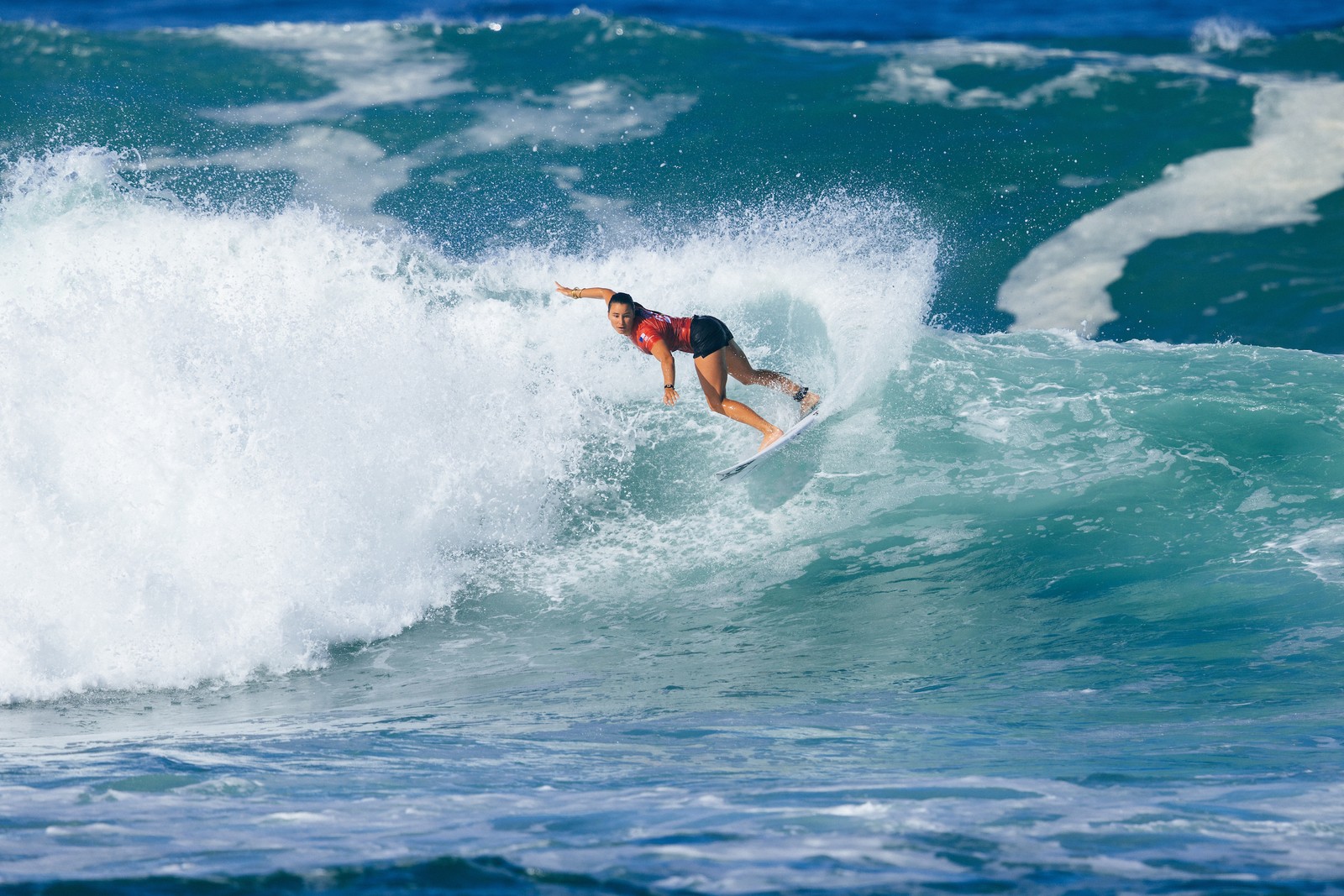 Johanne Defay, da França, surfa na Rodada de Abertura do Oi Rio Pro, em Saquarema, Rio de Janeiro — Foto: Daniel Smorigo/World Surf League