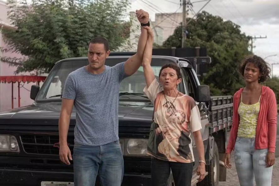 Cena de 'Cangaço novo', série do Prime Video