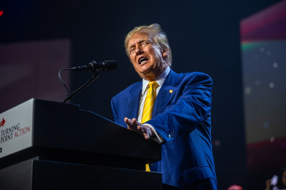 Donald Trump discursa em seu primeiro evento de campanha desde que ele se tornou o primeiro ex-presidente americano condenado por acusações criminais — Foto: Ash Ponders/The New York Times