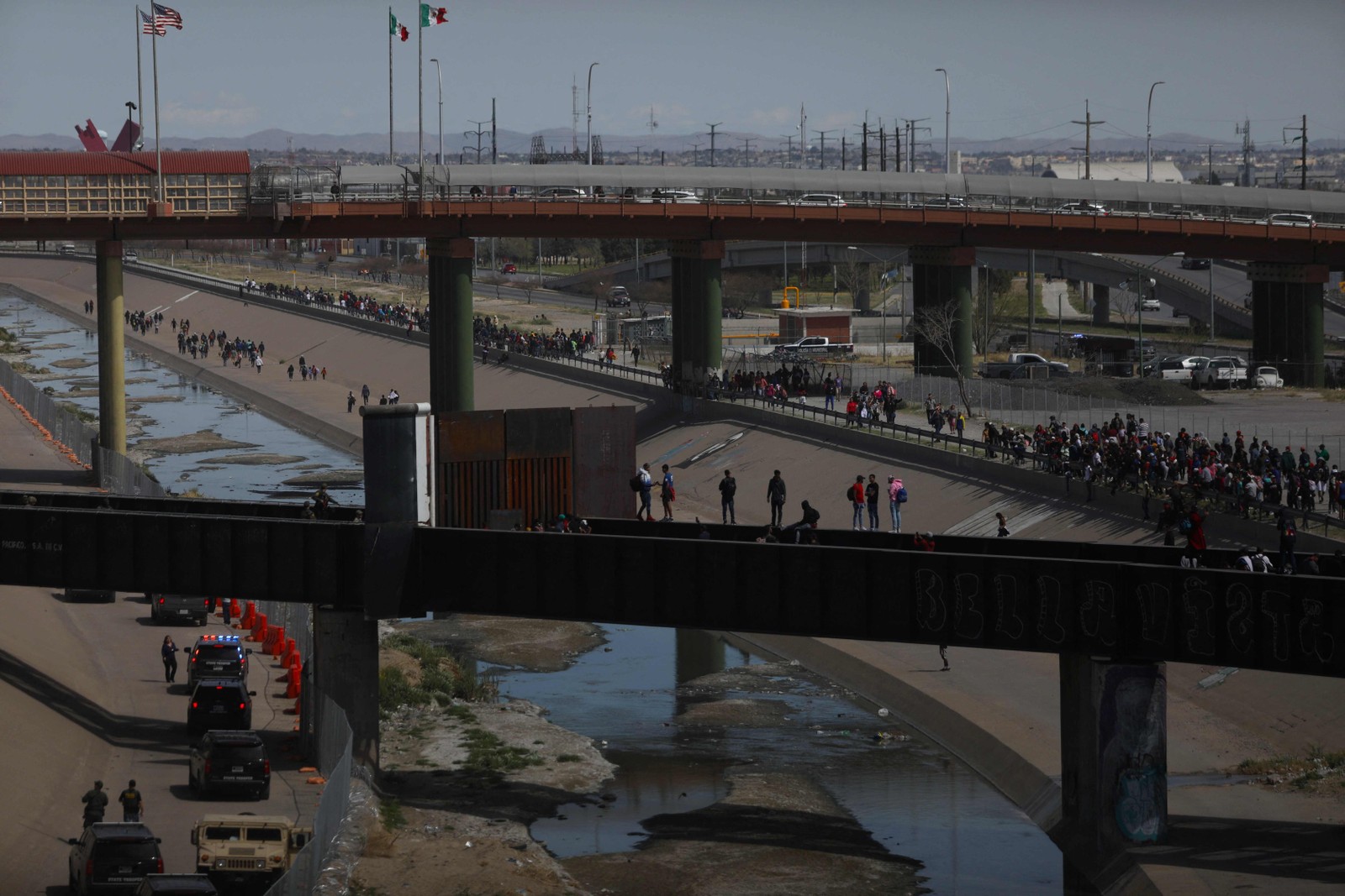 Biden assumiu o cargo prometendo dar refúgio aos requerentes de asilo e acabar com as duras políticas de detenção para os que cruzam a fronteira ilegalmente — Foto: Herika Martinez / AFP