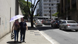 Cidades mais afetadas pela onda de calor estão divididas em 13 estados — Foto: Maria Isabel Oliveira/Agência O Globo