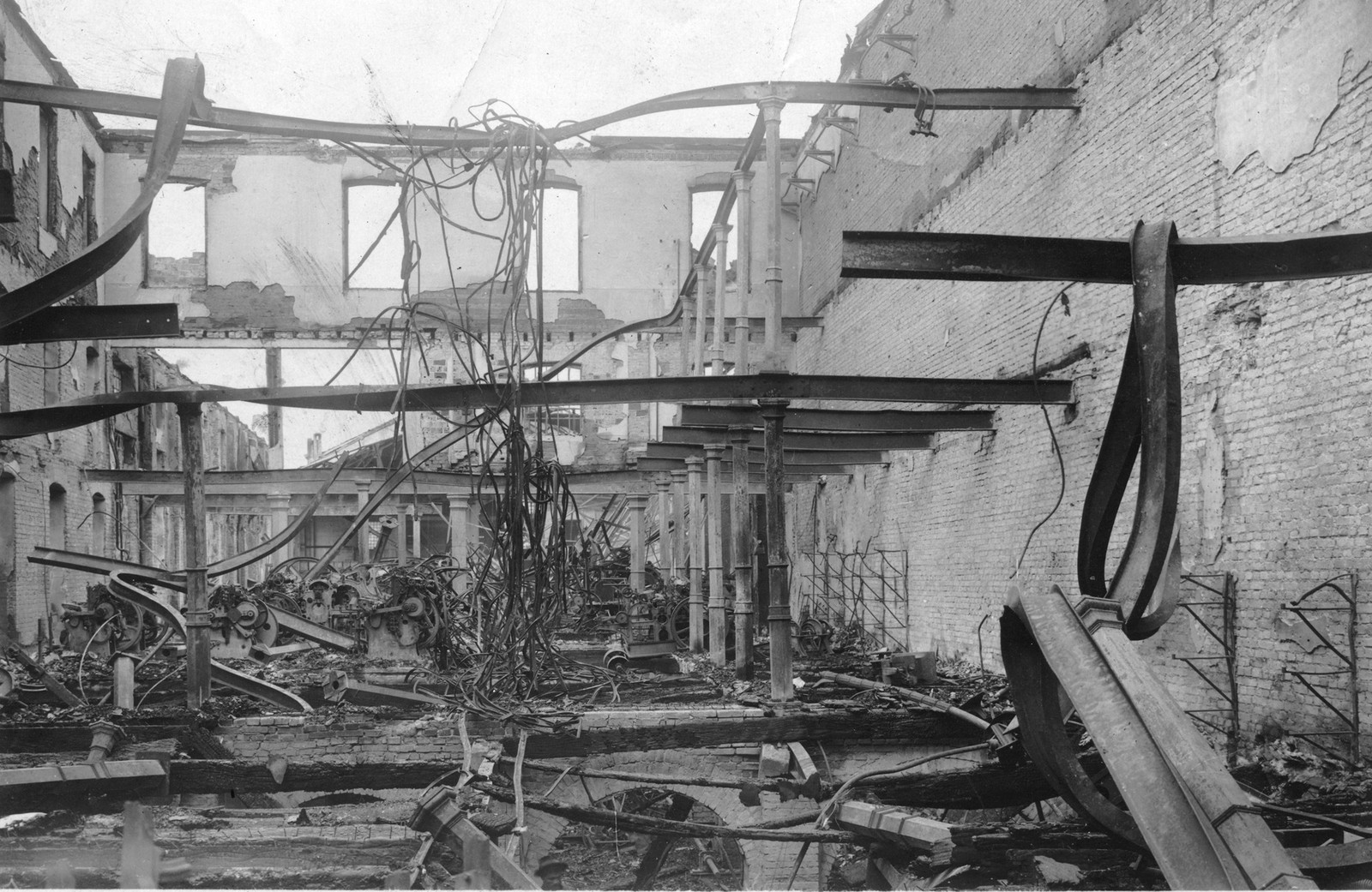 Cidade foi destruída por bombardeios feitos a mando do governo federal — Foto: Acervo Fundação Energia e Saneamento