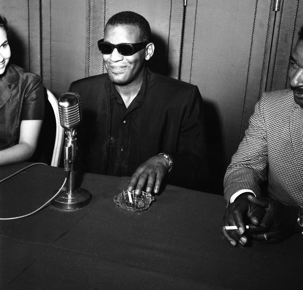 O músico Ray Charles em entrevista no Copacabana Palace em 16/09/963 — Foto: Arquivo / Agência O Globo