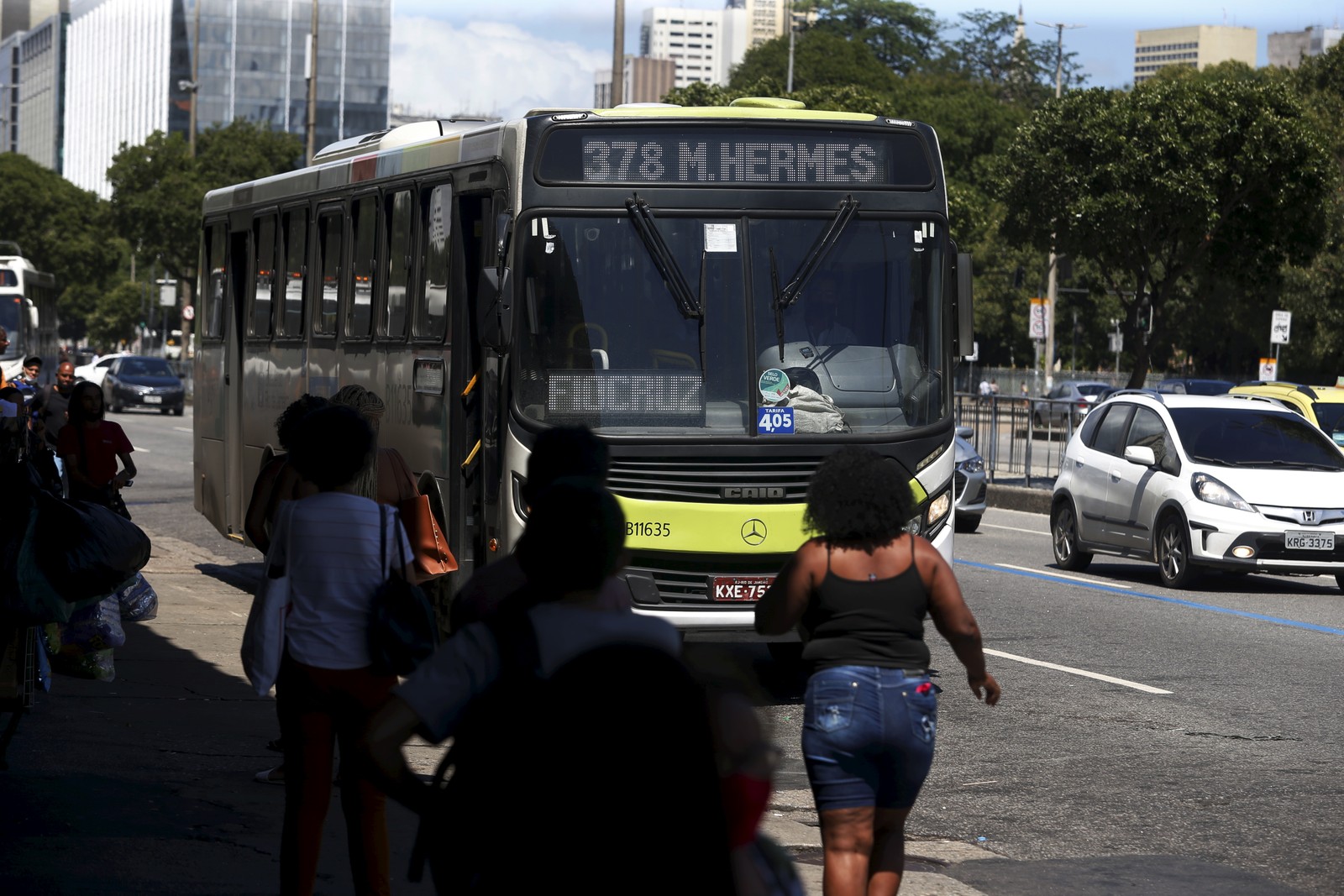 Com a alta nos preços dos combustíveis, o grupo dos transportes teve alta forte em 2021, pesando no bolso dos mais pobres. A alta acumulada foi de 21,03%Agência O Globo