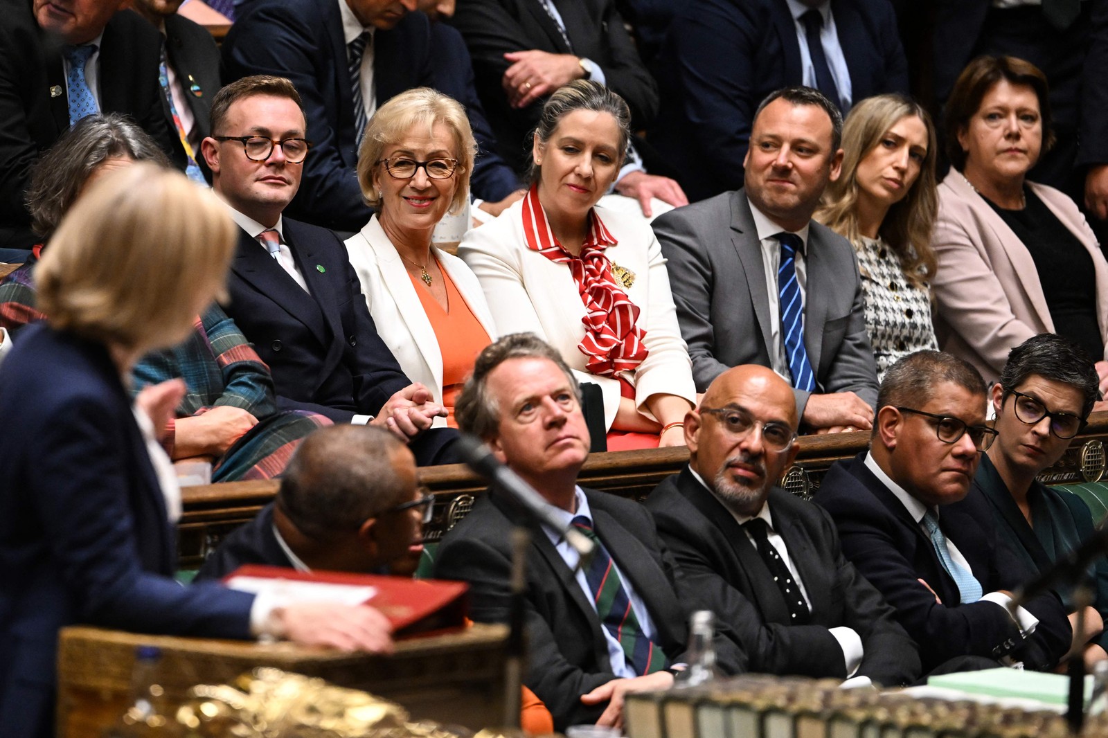 Liz Truss (E), nova premier britânica, participa de sua primeira sessão de questões no Parlamento britânico — Foto: Jessica Taylor /Parlamento do Reino Unido / AFP