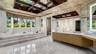 Casa de Xuxa em Miami tem oito banheiros — Foto: The Jills Zeder Group