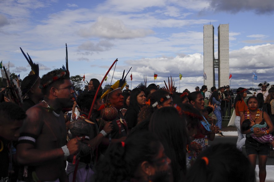 Indígenas no Acampamento Terra Livre, em frente ao Congresso Nacional, em 2023