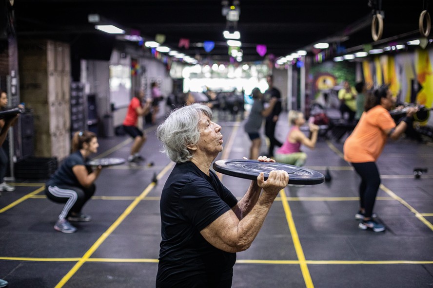 Sylvia Regina Martins Glória, de 82 anos, deixou o sedentarismo depois dos 60 e entrou para o crossfit