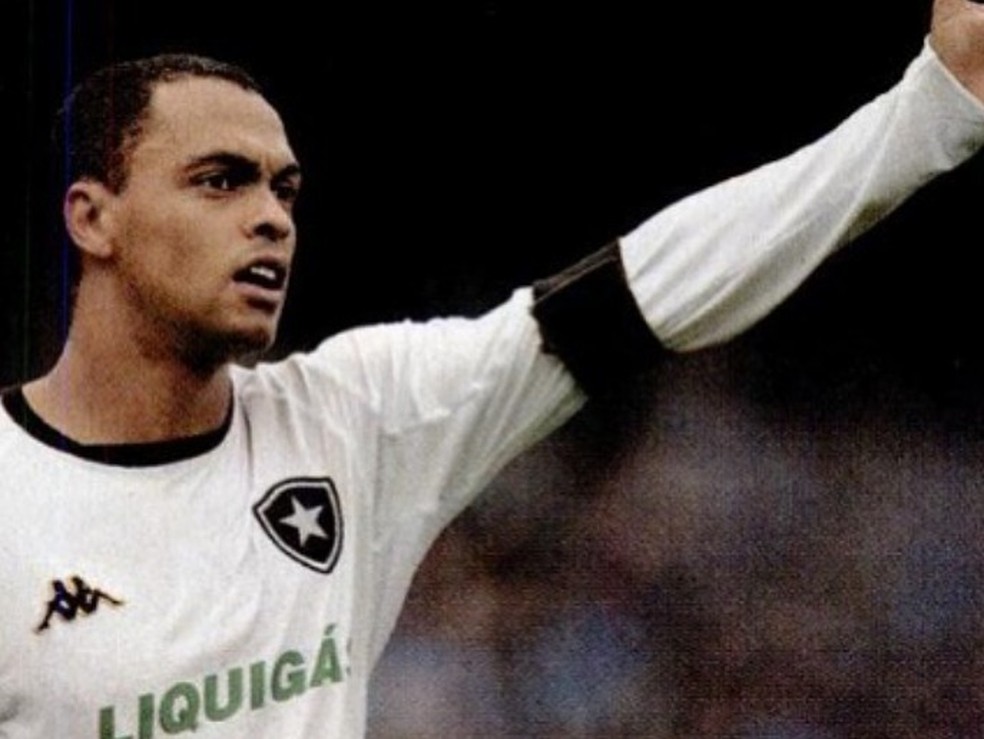 Quando atuava no Botafogo, o atacante Dodô foi pego em um exame antidoping após duelo contra o Vasco — Foto: Reprodução