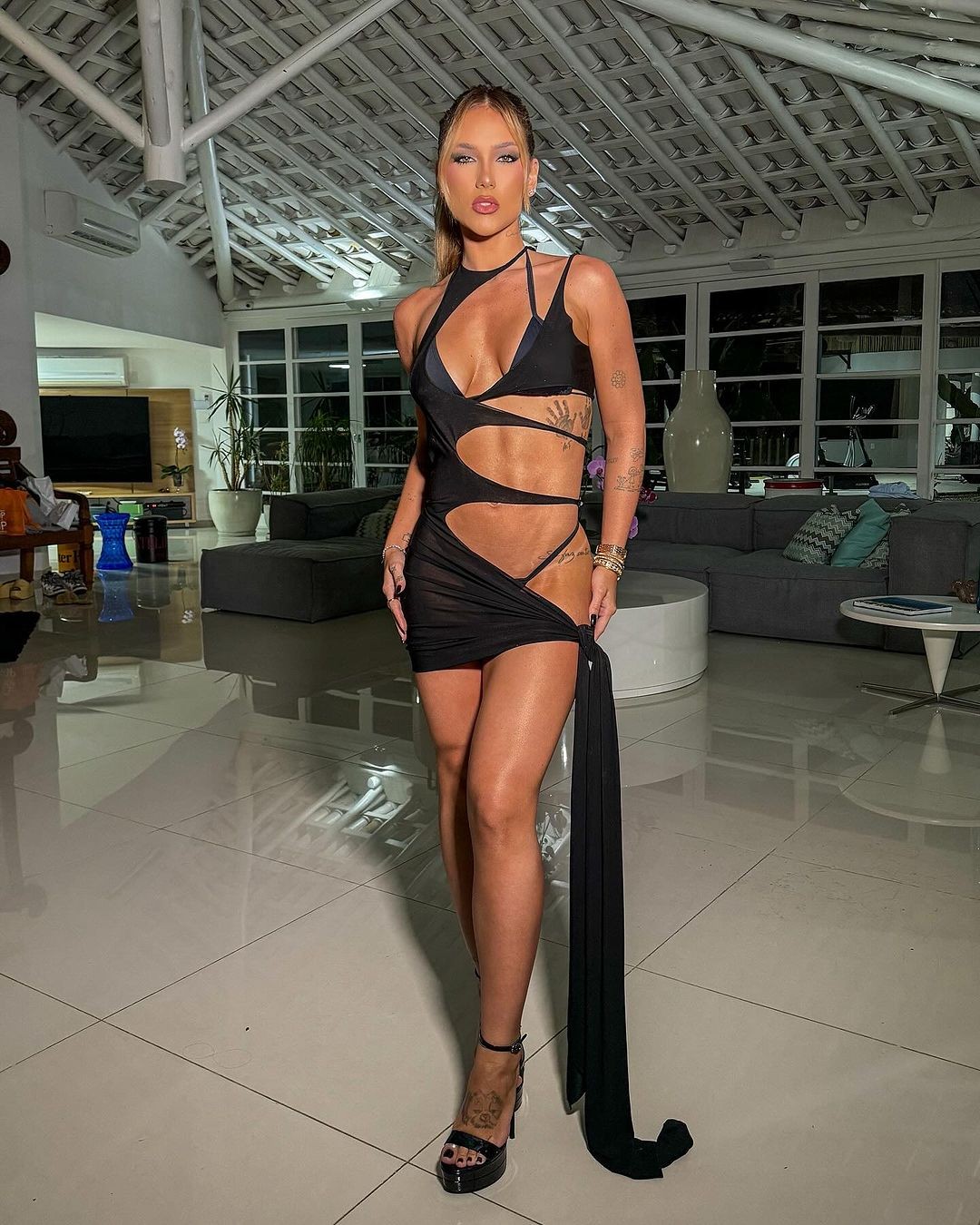 Virgínia Fonseca deixou lingerie de lado ao usar look sexy — Foto: Reprodução Instagram