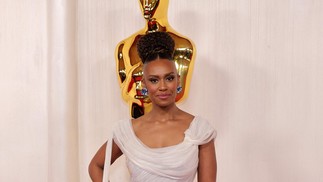 Ryan Michelle Bathe também fez um penteado alto preso — Foto: Aliah Anderson / GETTY IMAGES NORTH AMERICA / Getty Images via AFP