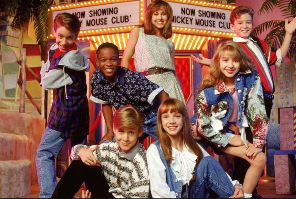 Clube do Mickey, em 1993: Ryan Gosling, sentado ao lado de Britney Spears; Justin Timberlake está de pé, no lado direito da foto, acima de Christina Aguilera — Foto: Reprodução/Divulgação