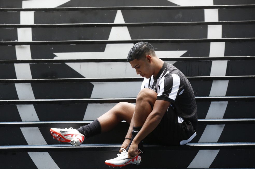 Breno Cordeiro, sub-15, do Botafogo — Foto: Custódio Coimbra