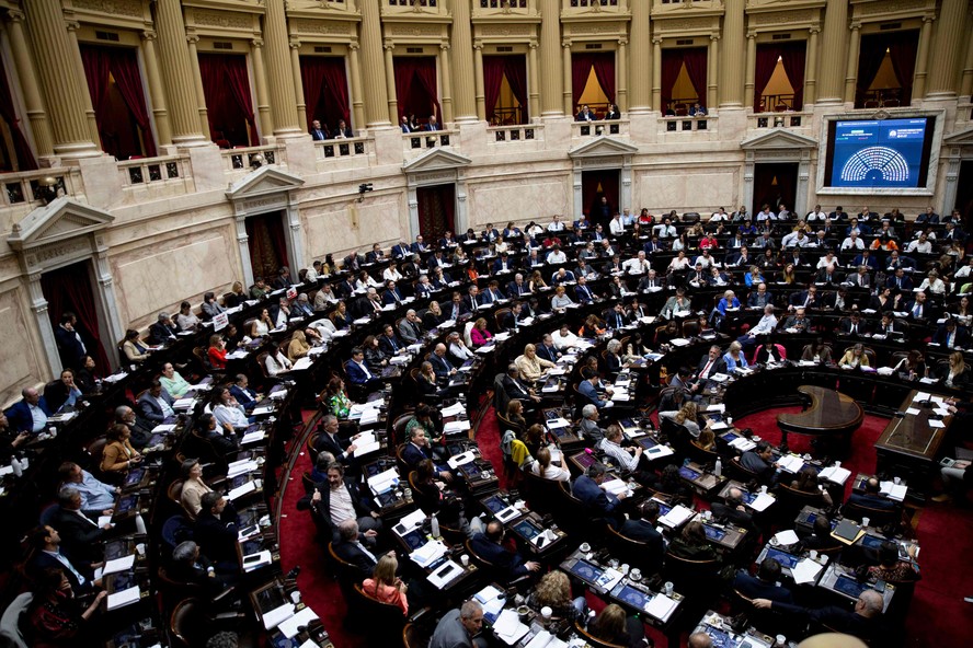 Câmara argentina vota projeto de Lei Bases, que ainda deverá passar pelo Senado