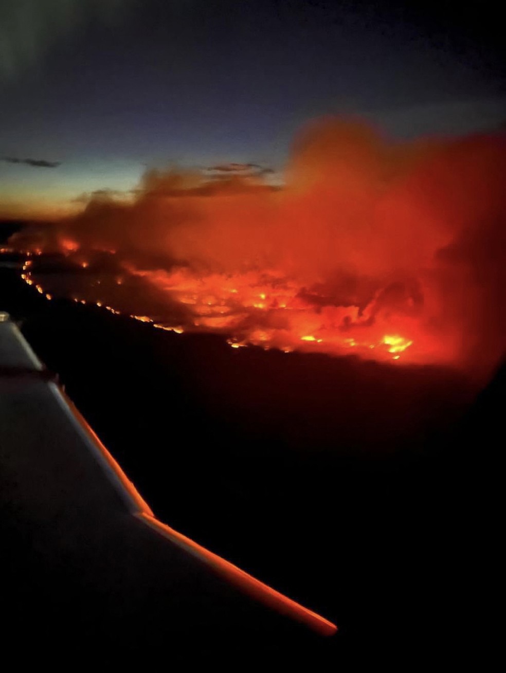 Incêndio florestal ameaça Fort Nelson, na Colúmbia Britânica, Canadá — Foto: Andrei AXENOV / BC Emergency Health Services / AFP