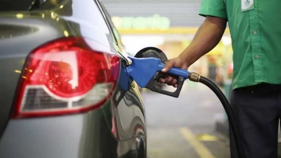 Combustíveis continuam a pressionar os preços — Foto:  Lucas Tavares/Agência O Globo