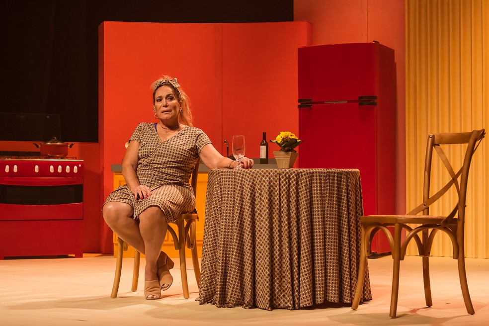Susana Vieira em cena da peça 'Uma Shirley qualquer' Divulgação — Foto:         