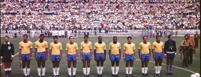 Copa de 1970: formação do time brasileiro antes da partida final contra o time italiano — Foto: Reprodução/ TV Globo