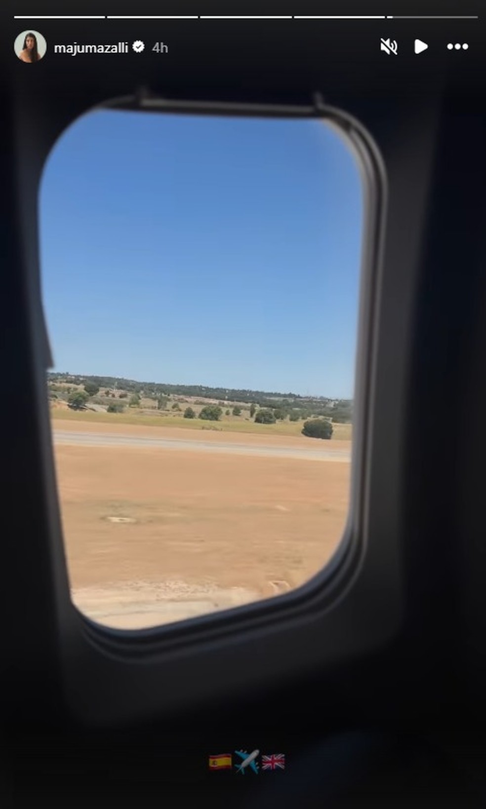 Ex de Vini Jr. posta foto em avião rumo a Inglaterra — Foto: Reprodução