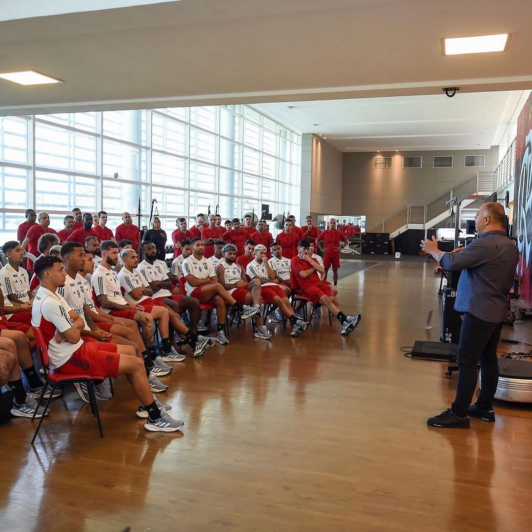 Flamengo se reapresenta para temporada de 2024 — Foto: Marcelo Cortes/CRF